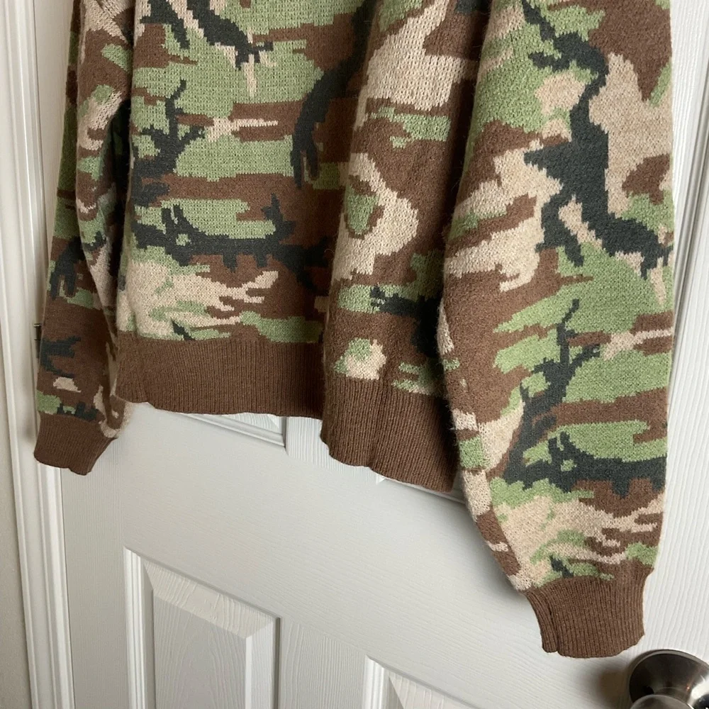 Daisy Street Green and Brown Camouflage Sweater size X-Large